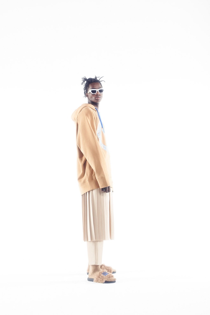 » Versace Jeans Couture Fall 2023: A Bold Splash of Nostalgia Versace Jeans Couture Fall Winter 2023 Collection Men 006
