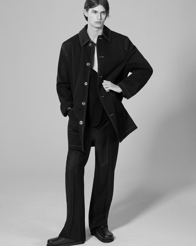 Versace Pre-Fall 2023 Mark Vanderloo JR » Versace Pre-Fall 2023: Refreshed Classics & Neo Nylon Bags Versace Pre-Fall 2023 Mark Vanderloo JR