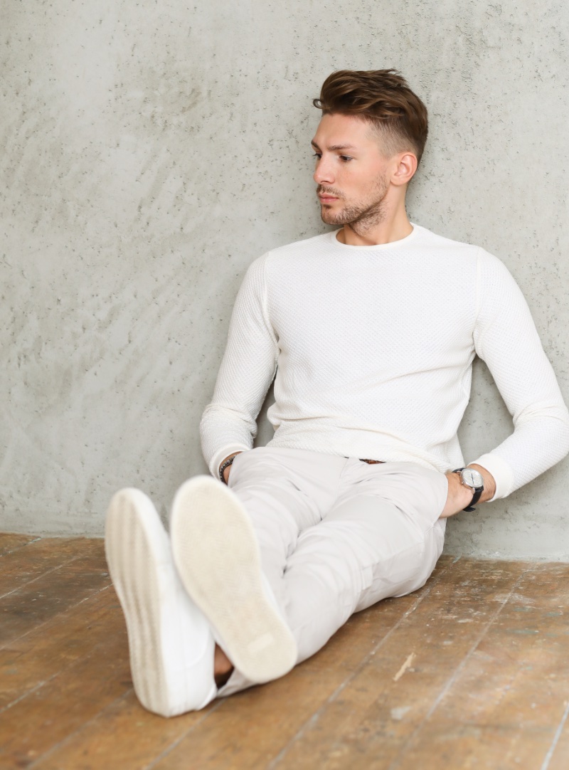 12 Best White Pants Outfits For Men To Wear in Every Occasions