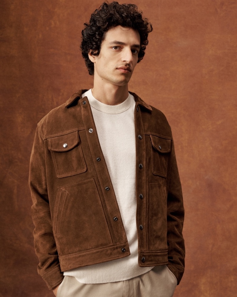 Model Gabriel Pitanga rocks a suede trucker jacket from the Banana Republic BR Classics collection.