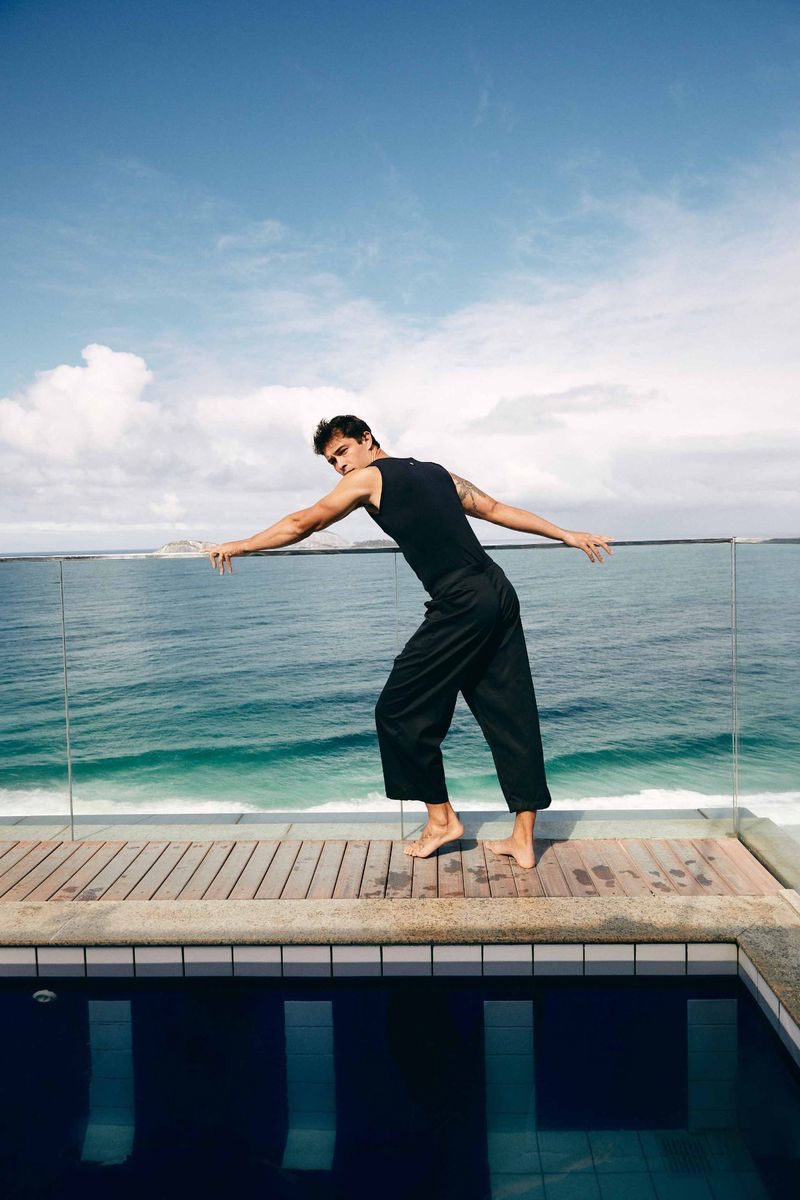 » Francisco Lachowski Embraces Beach Vibes for Numéro NL Francisco Lachowski Numero Netherlands 2023 006
