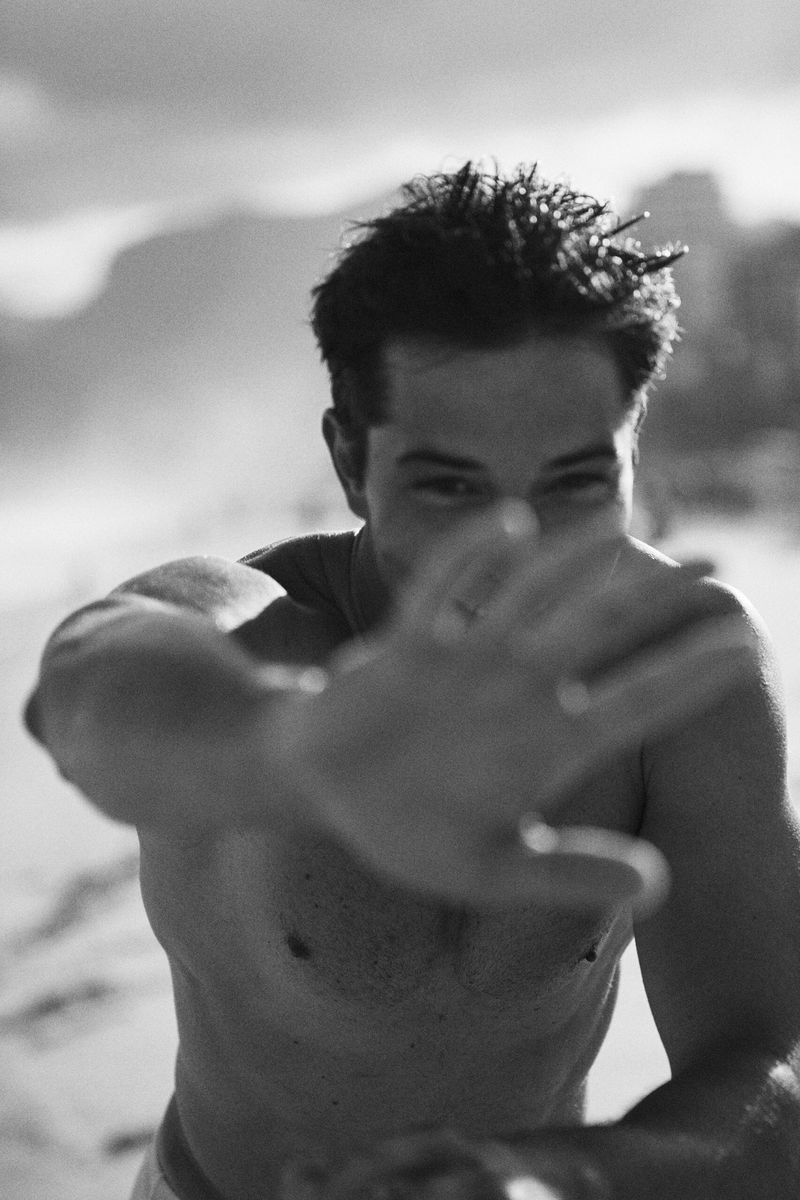 » Francisco Lachowski Embraces Beach Vibes for Numéro NL Francisco Lachowski Numero Netherlands 2023 013