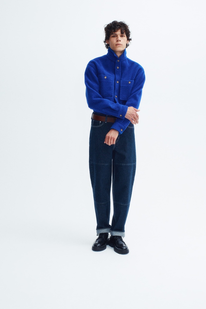 Tyler Blue Golden goes Casual in H&M, wearing loose-fit knee patch jeans with a relaxed wool-blend overshirt, leather belt, and chunky Derby shoes. » H&M Fall 2023: From Casual & Smart to Street Style Tyler Blue Golden goes Casual in H&M, wearing loose-fit knee patch jeans with a relaxed wool-blend overshirt, leather belt, and chunky Derby shoes.