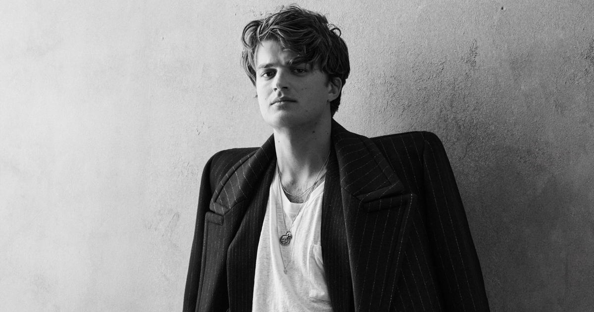 Joe Keery Sources on X: New unseen BTS photo & still of Joe Keery