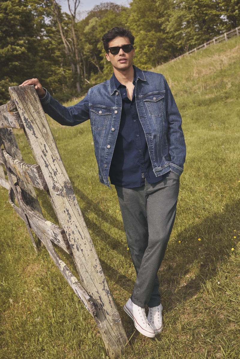 » Mavi Takes to Stanfordville for Fall 2023 Campaign Mavi Fall Winter 2023 Campaign Jeff Charcoal Feather Tweed