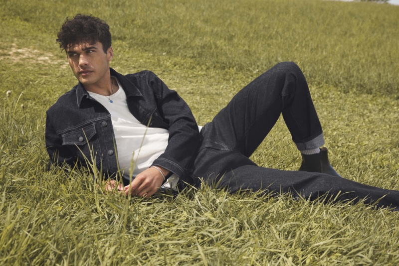 Model Laurence Coke relaxes in Marcus selvedge jeans for Mavi's fall-winter 2023 campaign. » Mavi Takes to Stanfordville for Fall 2023 Campaign Model Laurence Coke relaxes in Marcus selvedge jeans for Mavi's fall-winter 2023 campaign.