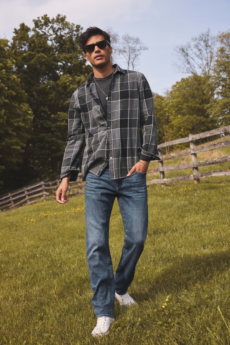 Rocking Mavi's Zach jeans, Laurence Coke fronts the brand's fall-winter 2023 campaign. » Mavi Takes to Stanfordville for Fall 2023 Campaign Rocking Mavi's Zach jeans, Laurence Coke fronts the brand's fall-winter 2023 campaign.