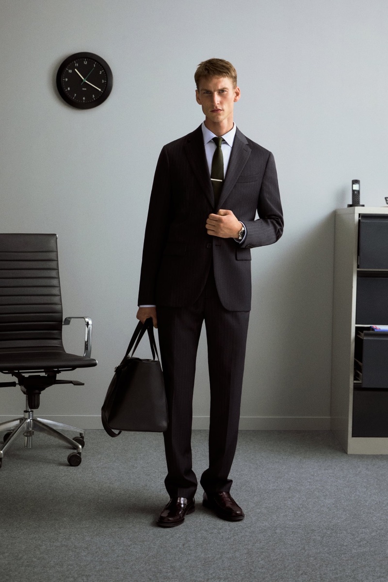 Thom Voorintholt dons a sartorial suit by Zara. » Zara Ushers Men Back to Work in Style Thom Voorintholt dons a sartorial suit by Zara.