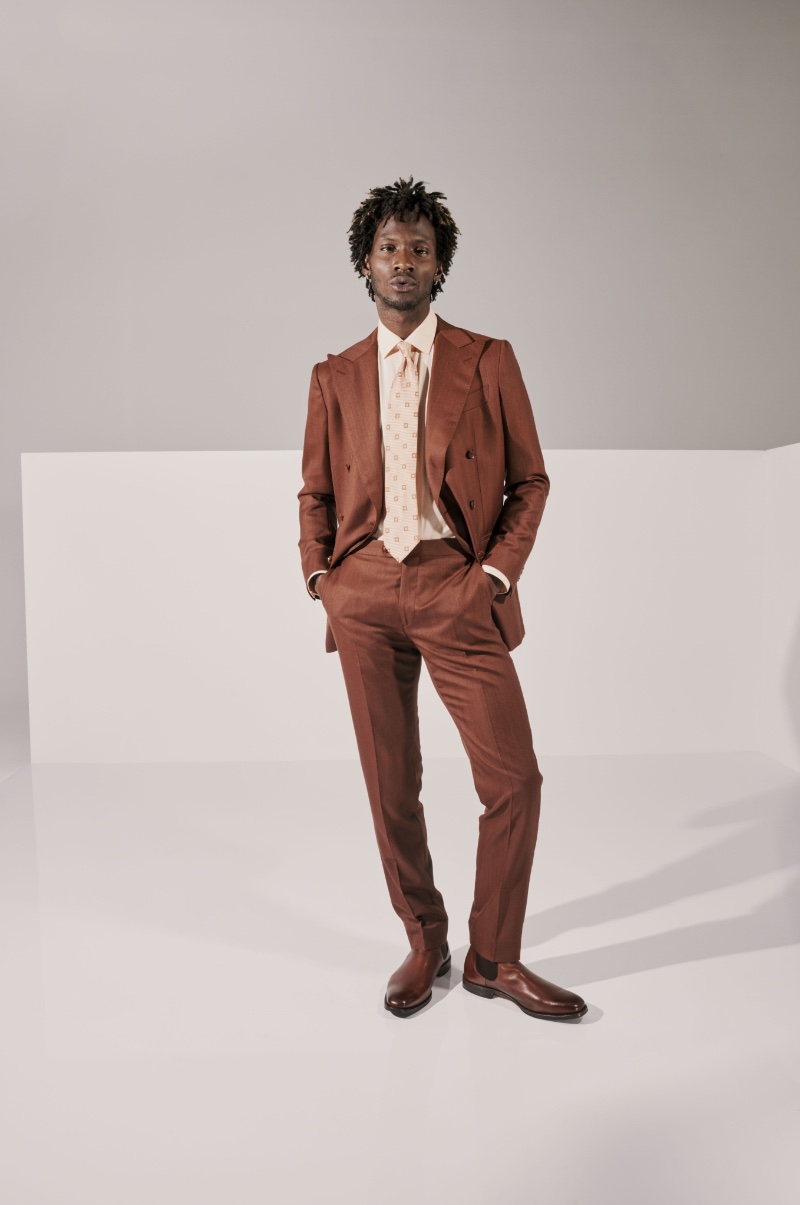 Allen Edmonds puts the spotlight on its Liverpool Chelsea dress boot for its fall-winter 2023 campaign. » Allen Edmonds Fall 2023 Campaign: Sophistication in a Step Allen Edmonds puts the spotlight on its Liverpool Chelsea dress boot for its fall-winter 2023 campaign.