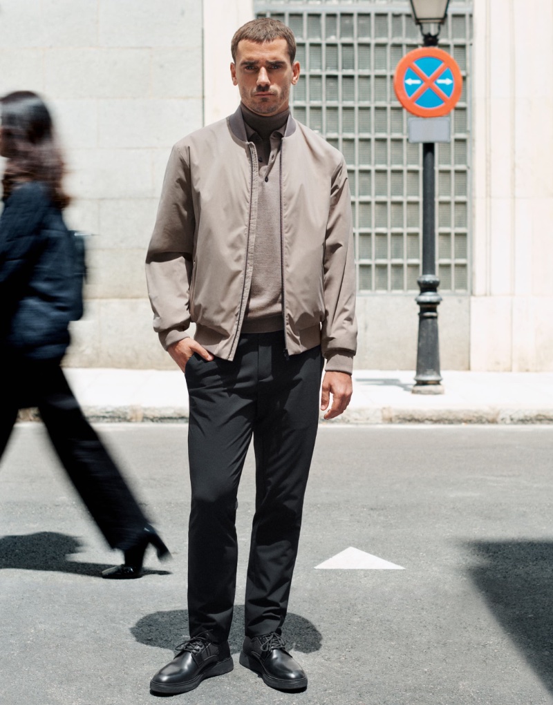 Mango reunites with Antoine Griezmann for its Performance collection. Griezmann rocks a water-repellent bomber with a 100% merino wool long-sleeve polo shirt and slim-fit stretch trousers. » Antoine Griezmann Dons Mango's Wardrobe of Performance Mango reunites with Antoine Griezmann for its Performance collection. Griezmann rocks a water-repellent bomber with a 100% merino wool long-sleeve polo shirt and slim-fit stretch trousers.