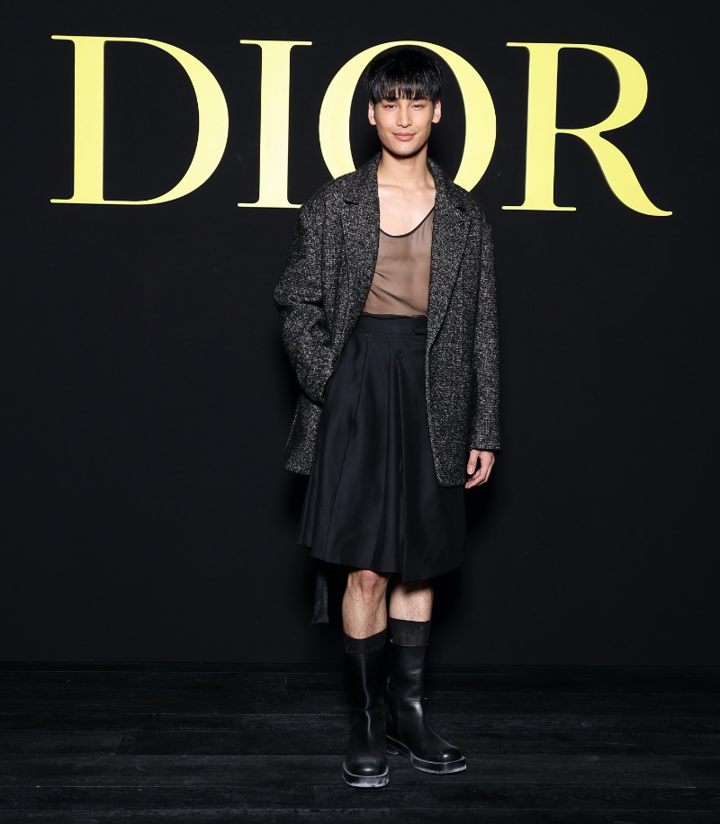 Apo Nattawin Wattanagitiphat stands out in a Dior Men muslin tank and kilted shorts. » Robert Pattinson, Apo + More Go Sartorial at Dior Show Apo Nattawin Wattanagitiphat stands out in a Dior Men muslin tank and kilted shorts.