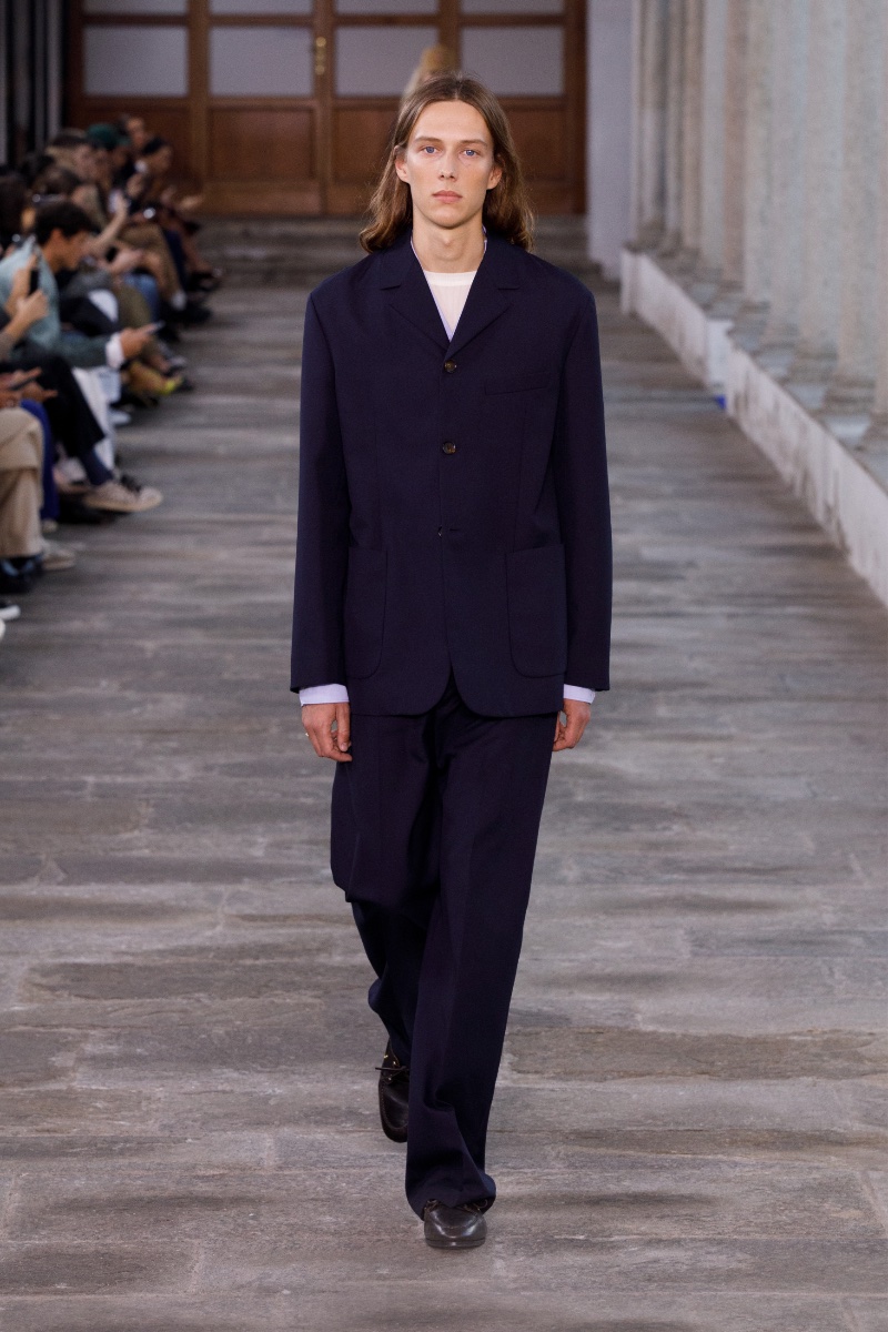 » Bally Spring 2024: Sartorial Contrasts of Harmony Bally Spring Summer 2024 Collection Men 004