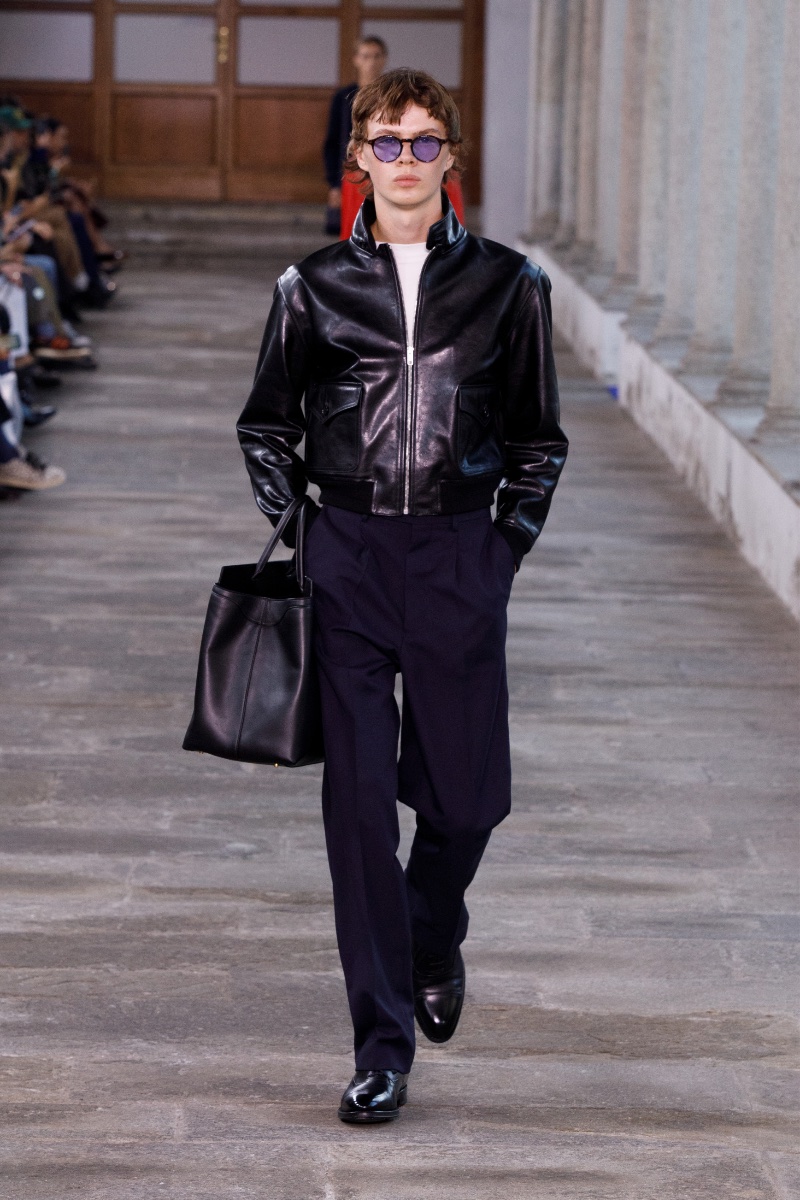 » Bally Spring 2024: Sartorial Contrasts of Harmony Bally Spring Summer 2024 Collection Men 012