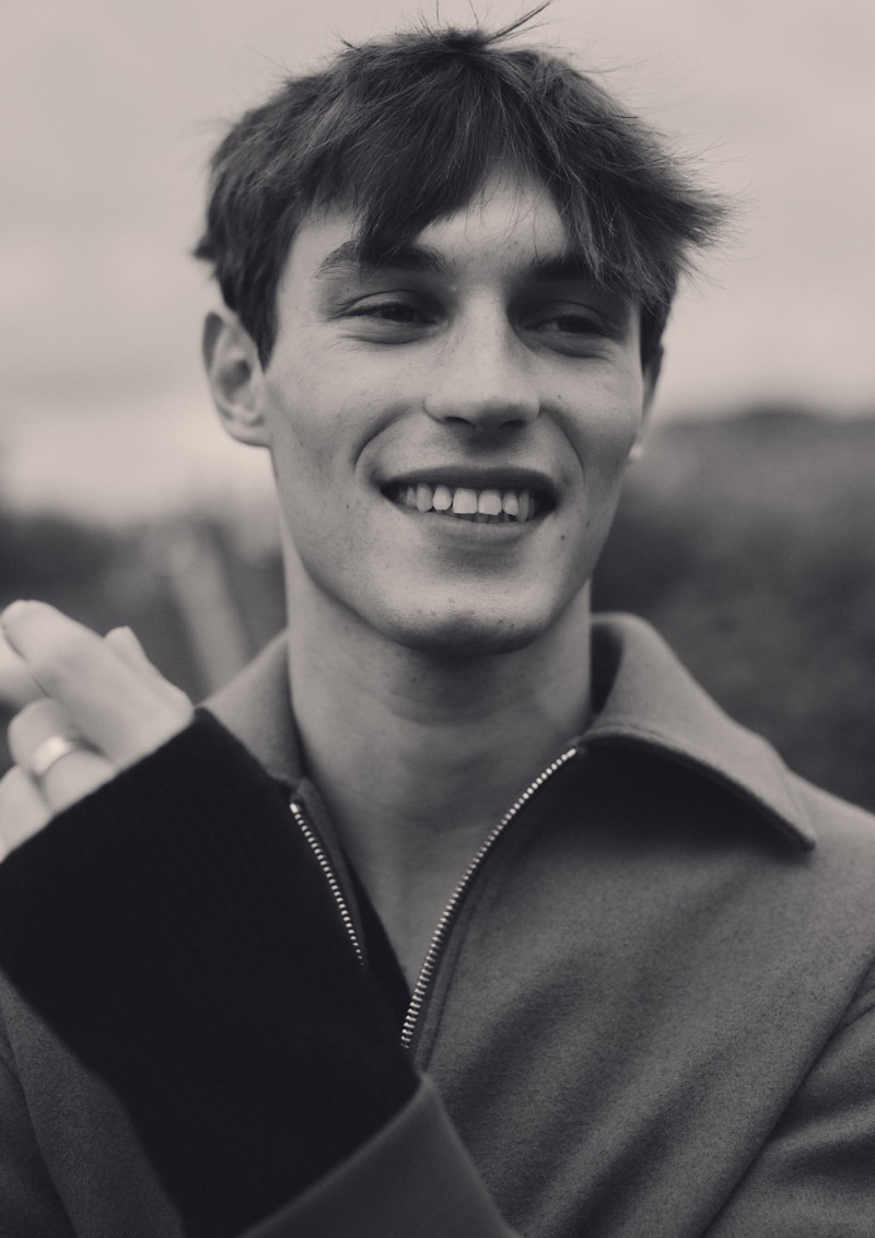 Behind the Scenes: British model Kit Butler appears in H&M's fall-winter 2023 campaign. » H&M Channels Quiet Luxury for Fall 2023 Campaign Behind the Scenes: British model Kit Butler appears in H&M's fall-winter 2023 campaign.