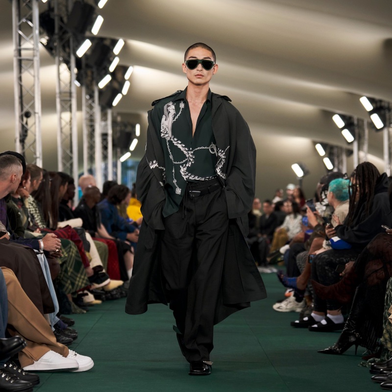 » Burberry Spring 2024: Chain Reaction, The New Heritage Burberry Spring Summer 2024 Collection 004