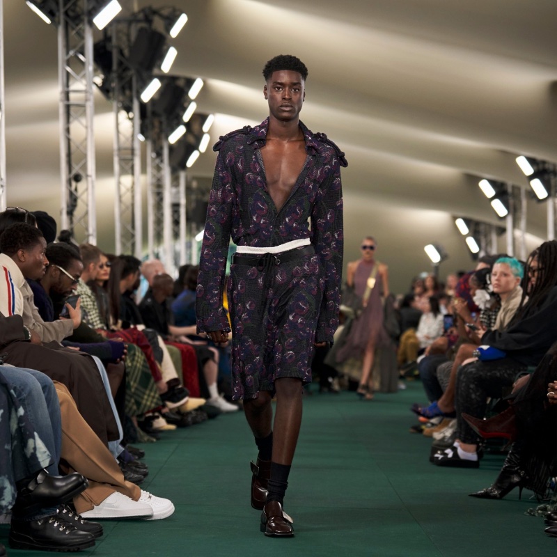 » Burberry Spring 2024: Chain Reaction, The New Heritage Burberry Spring Summer 2024 Collection 007
