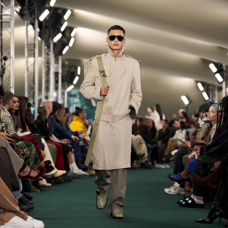 » Burberry Spring 2024: Chain Reaction, The New Heritage Burberry Spring Summer 2024 Collection 015