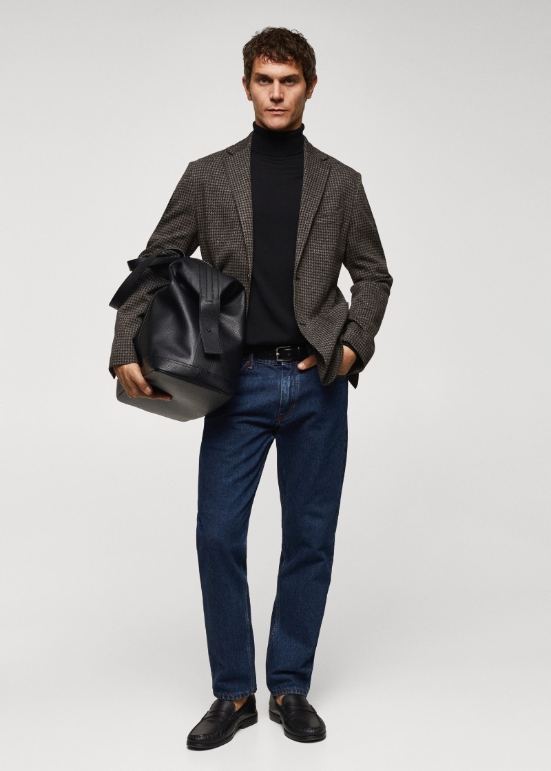 A turtleneck pairs amazingly with a sports coat and jeans for business casual style.