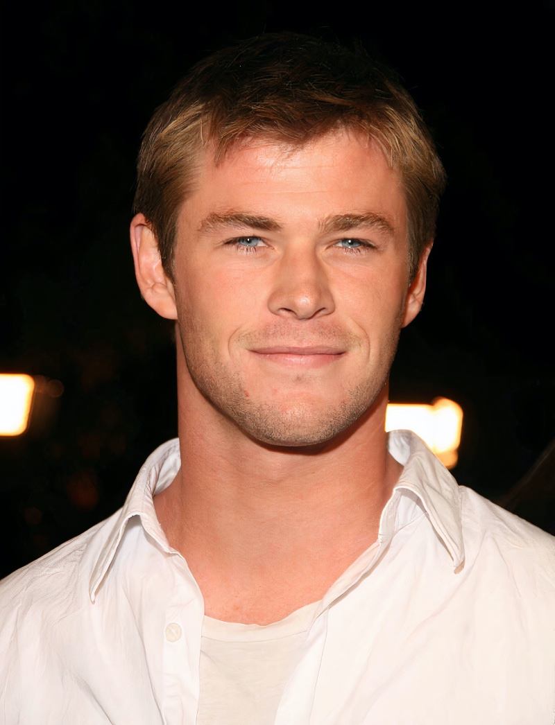 Attending the 2008 Los Angeles premiere of Cloverfield, Chris Hemsworth sports a short haircut.