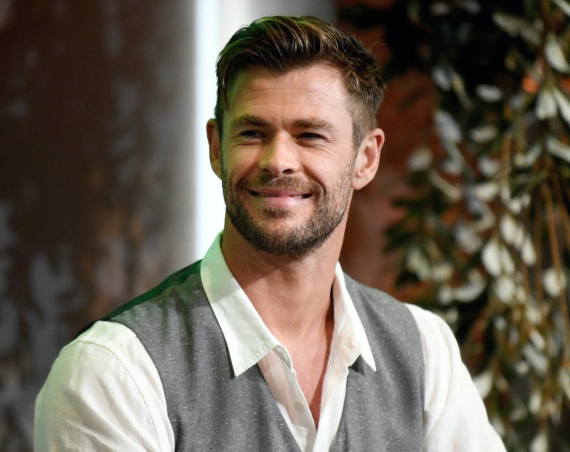 Chris Hemsworth Slicked Back Undercut 2019 » Chris Hemsworth Haircuts: A Guide to His Signature Styles Chris Hemsworth Slicked Back Undercut 2019
