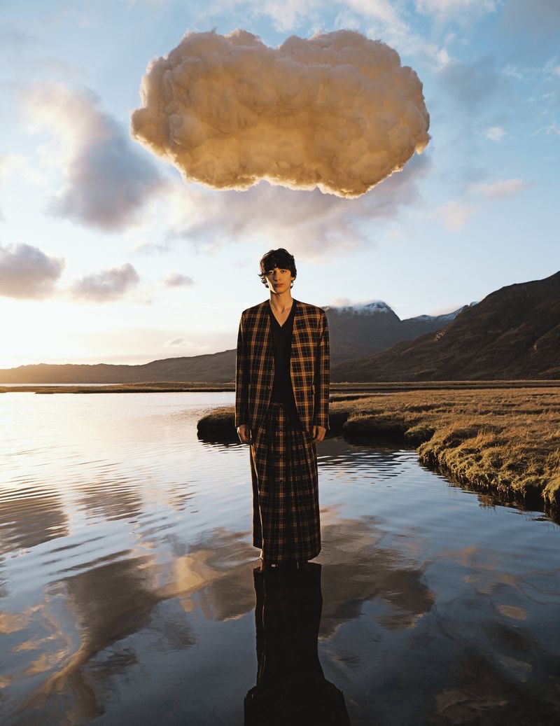 Nathaniël Ortiz models a matching tartan kilt and jacket for Etro's fall-winter 2023 campaign. 