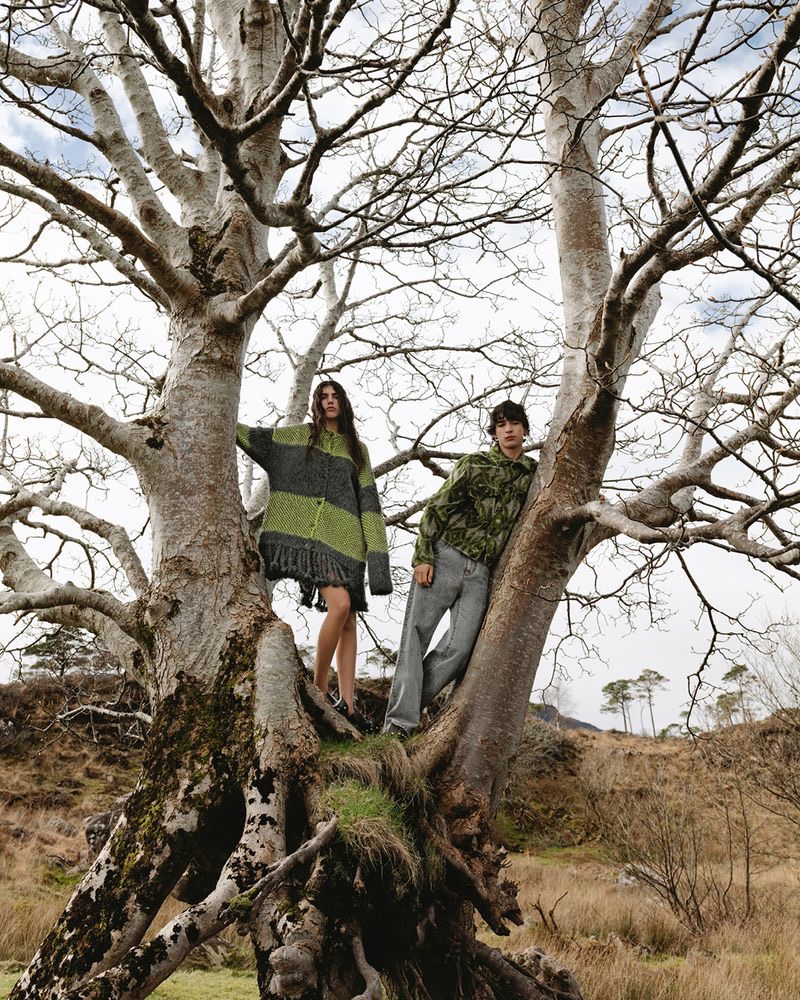 Models Sun Mizrahi and Nathaniël Ortiz star in Etro's fall-winter 2023 campaign. 