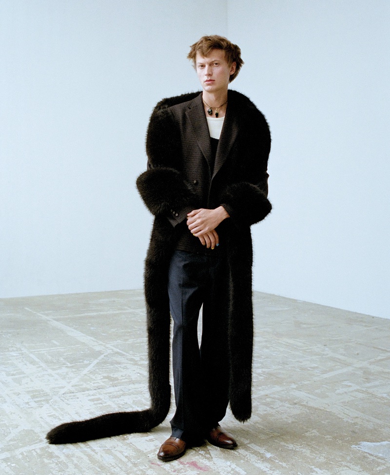 » Jonas Glöer Rocks Bold Fall Style for WSJ. Magazine Jonas Gloer 2023 Editorial WSJ Magazine 002