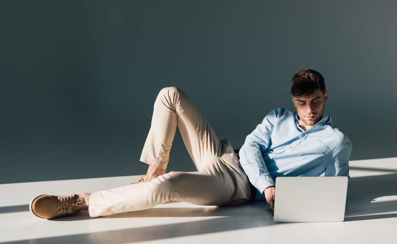 Man Looking at Laptop Studio » Unlocking Your Perfect Fit: A Guide to Online Shopping Man Looking at Laptop Studio