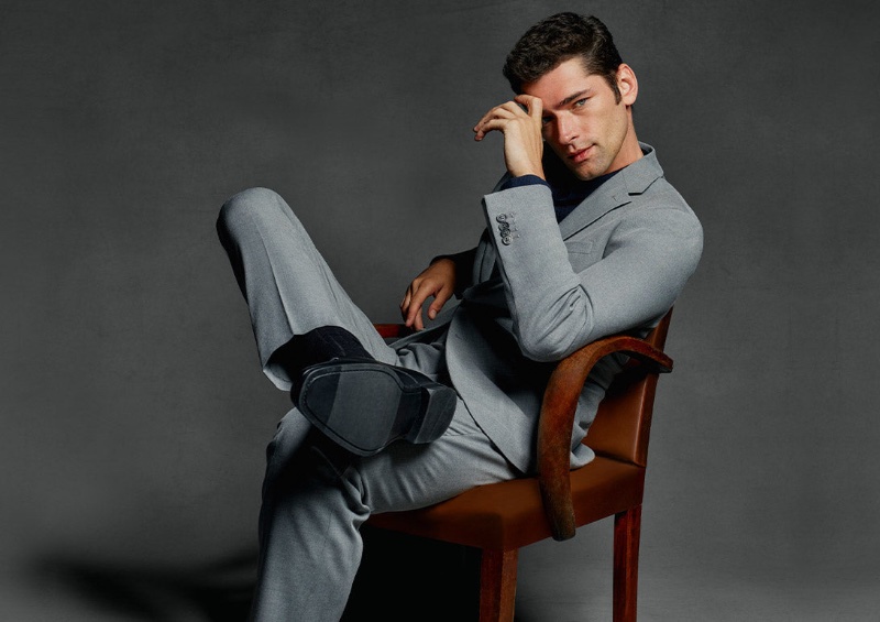 Sean O'Pry dons a gray suit for Perry Ellis' fall-winter 2023 campaign. 