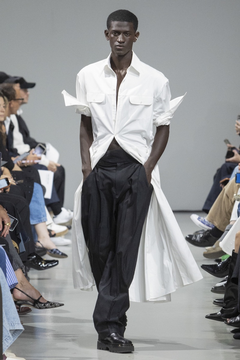The Peter Do x Banana Republic collection makes a statement with a utility dress and tuxedo drill trousers. » Peter Do Previews Banana Republic Collaboration The Peter Do x Banana Republic collection makes a statement with a utility dress and tuxedo drill trousers.