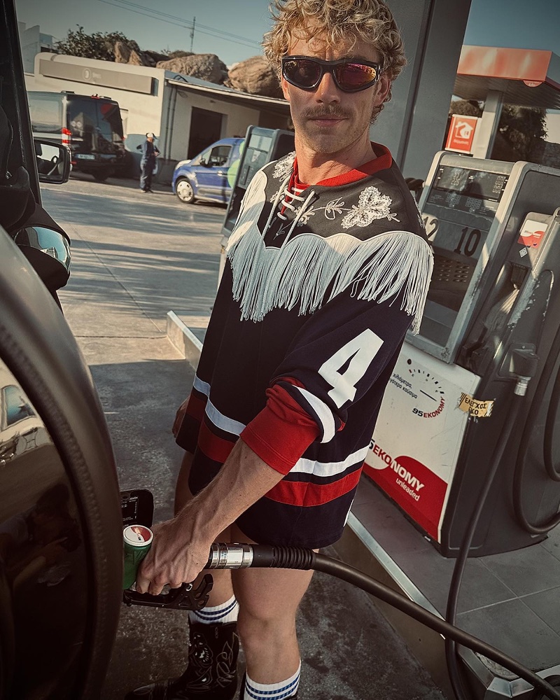 Embracing a sporty attitude, Zane Phillips wears a Dsquared2 western hockey t-shirt with vintage boots. » Zane Phillips Embraces His Cheeky Side for Dsquared2 Embracing a sporty attitude, Zane Phillips wears a Dsquared2 western hockey t-shirt with vintage boots.