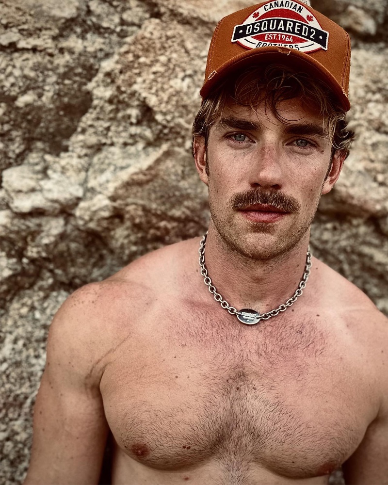 Ready for his close-up, Zane Phillips sports a Dsquared2 D2 Patch baseball cap with a D2 tag chain necklace. » Zane Phillips Embraces His Cheeky Side for Dsquared2 Ready for his close-up, Zane Phillips sports a Dsquared2 D2 Patch baseball cap with a D2 tag chain necklace.