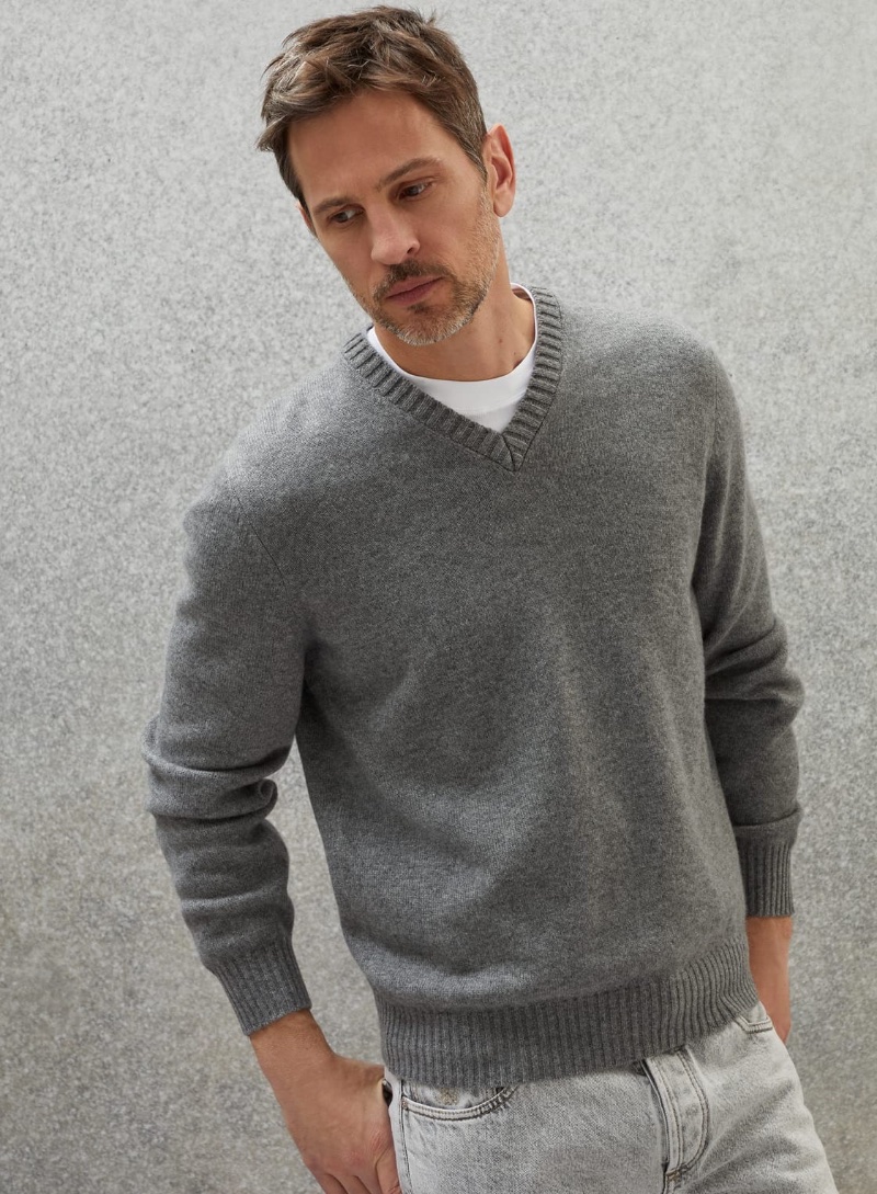 Cashmere V-neck Sweater Dark Grey Sweater Men Brunello Cucinelli