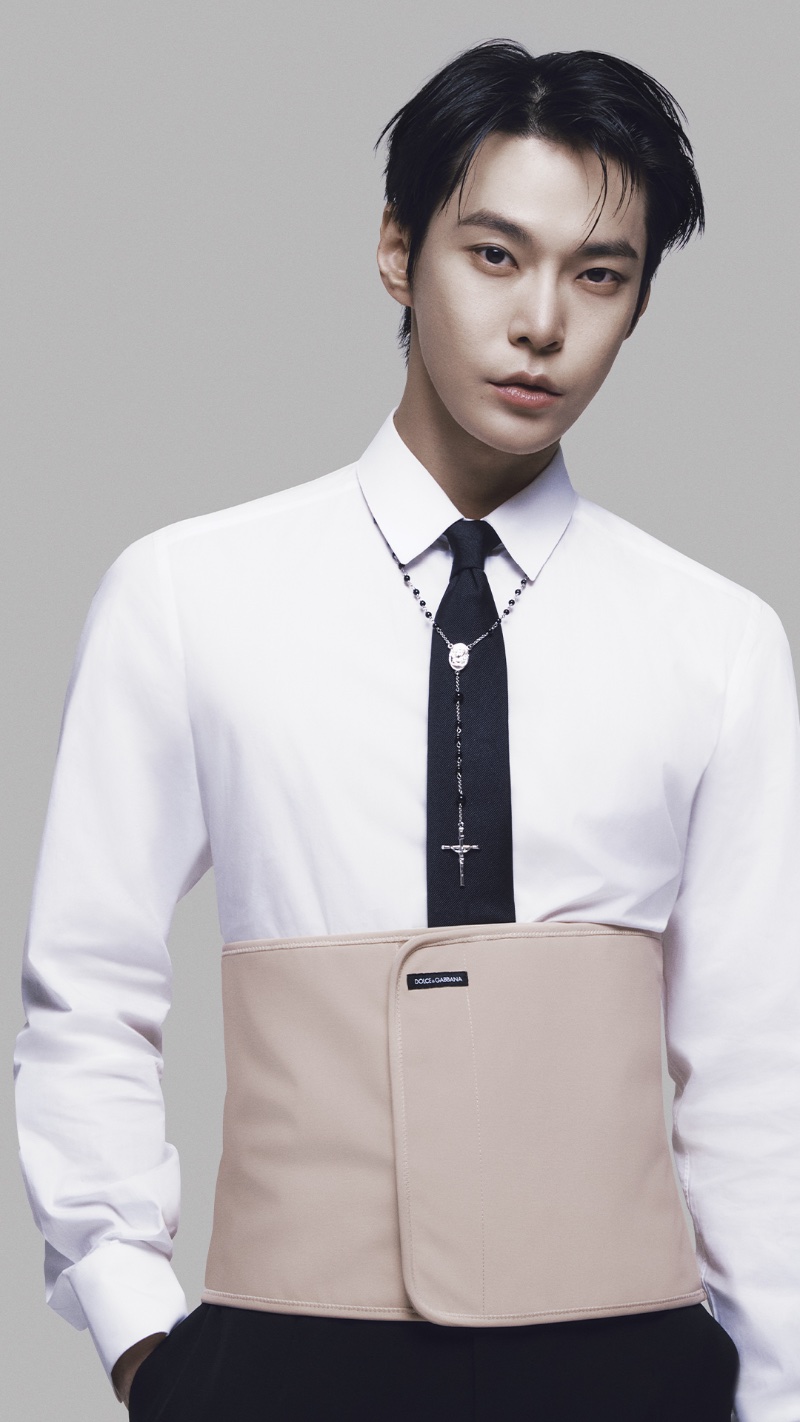 Embracing a cinched waist, Doyoung stars in Dolce & Gabbana's fall-winter 2023 ad. 