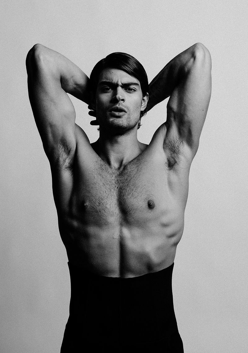 » Iago Botelho is a Timeless Muse for L'Officiel Liechtenstein Iago Botelho 2023 LOfficiel Liechtenstein 002