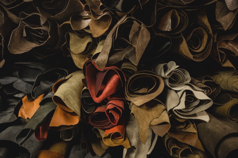 Leather is a common note found amongst fall colognes. » The Best Fall Colognes to Explore for 2025 Fragrances Leather is a common note found amongst fall colognes.