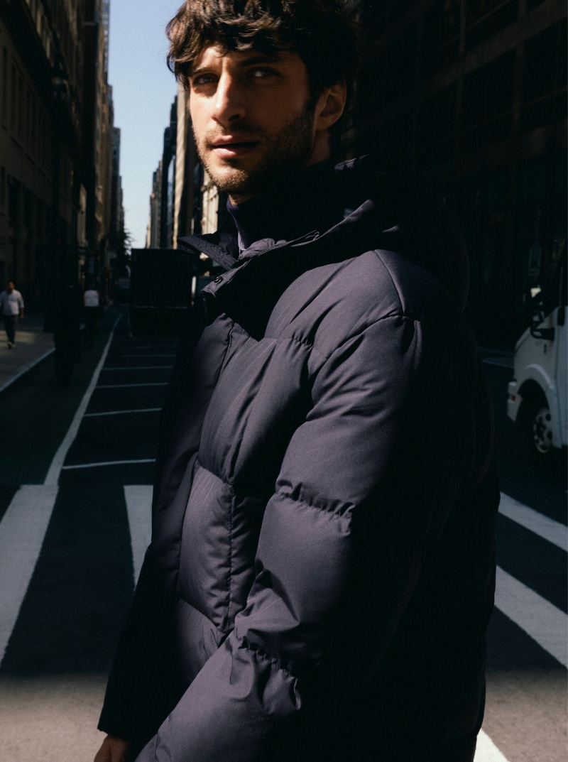 British model Matthew Bell rocks a Massimo Dutti puffer jacket with down and feather filling.