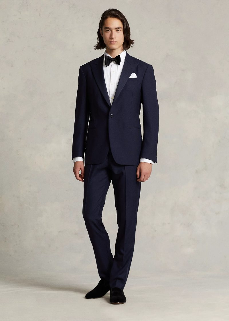 Celebrate the beginning of a new year in style with a classic tuxedo. » Men's New Year's Eve Outfits: Master Modern NYE Style Celebrate the beginning of a new year in style with a classic tuxedo.