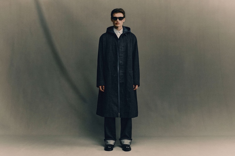 Louis Göckenjan wears an oversized denim trench by Zara.