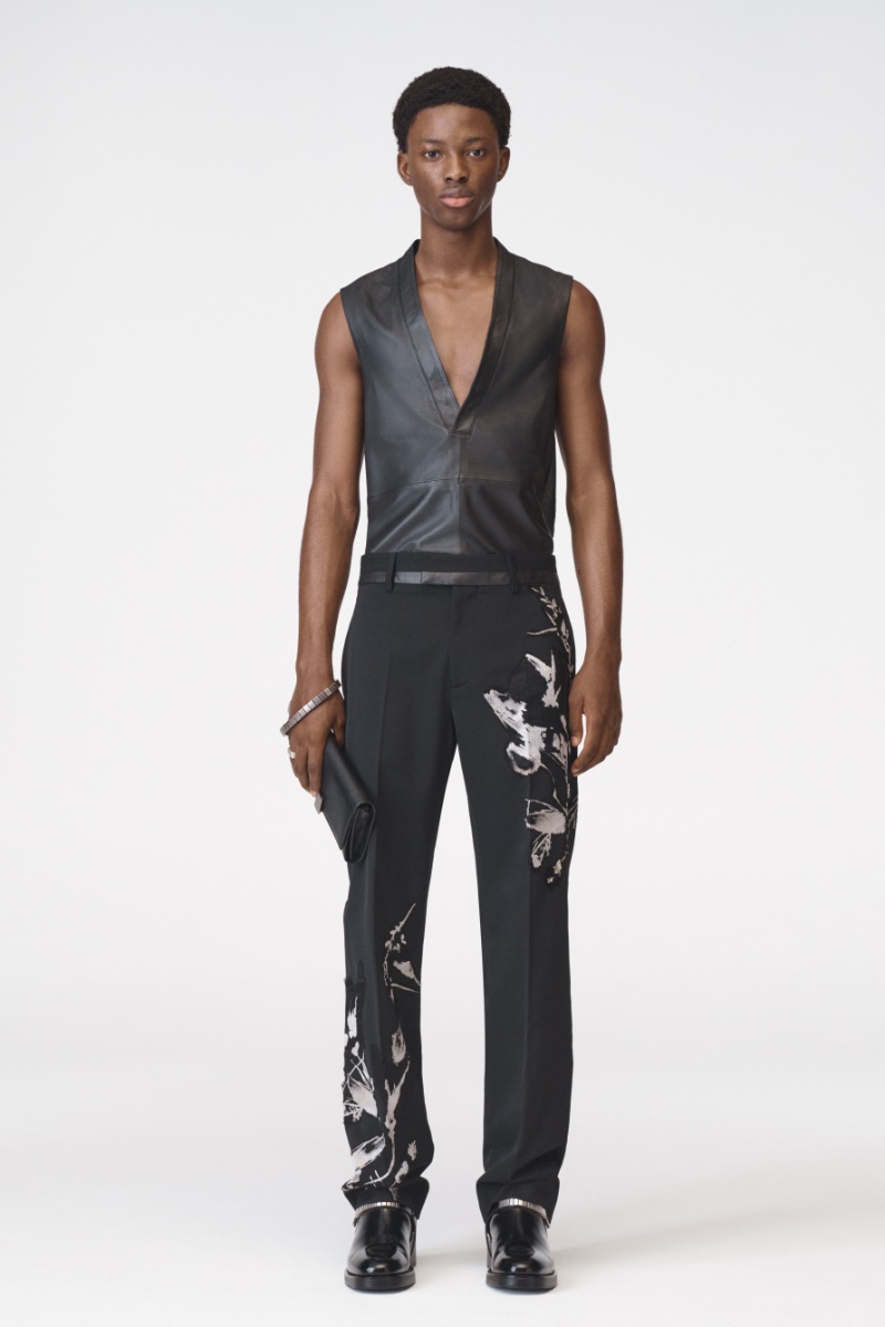 » Zara Studio Fall 2023: The Modern Man's Poetic Armor Zara Studio Collection Men Fall Winter 2023 Lookbook 001