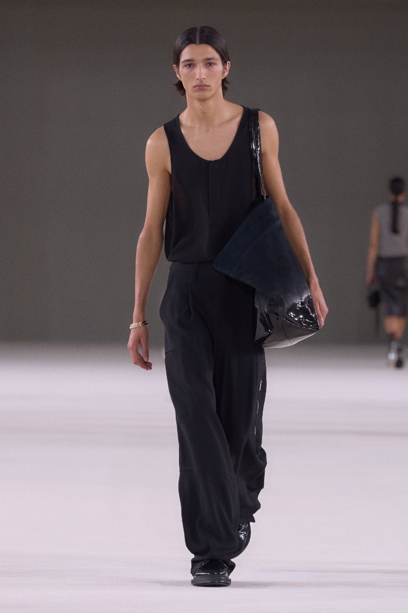 AMI Spring Summer 2024 Minimalist Fashion Trend Men » Men's Spring 2024 Fashion Trends: From Minimal to Soft Style AMI Spring Summer 2024 Minimalist Fashion Trend Men