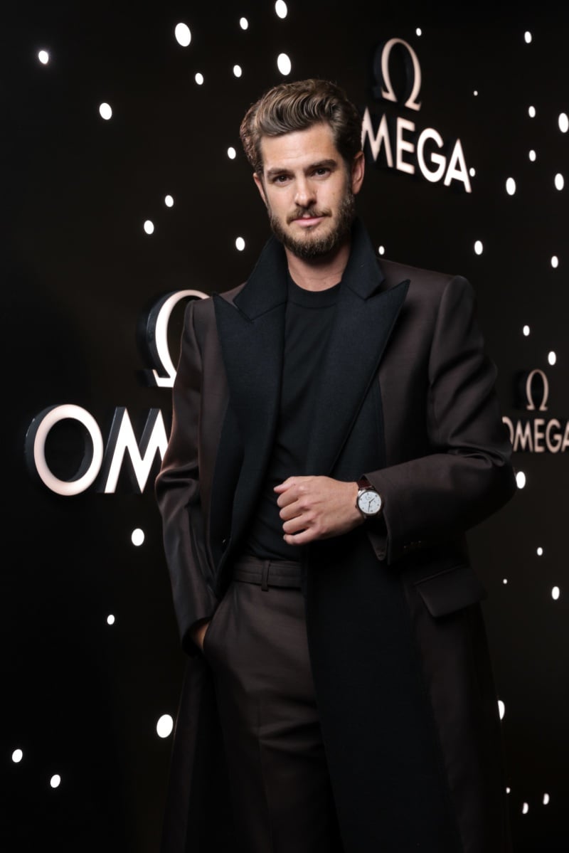 Andrew Garfield, at the Planet OMEGA Exhibition event, perfectly complements the evening's elegance with an OMEGA De Ville Prestige on his wrist.