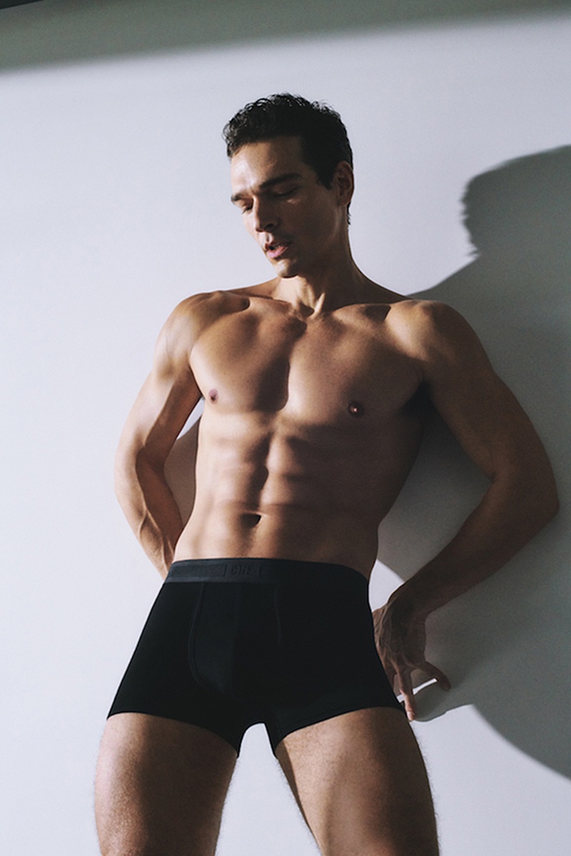 Alexandre Cunha captivates, exuding the intensity of American Psycho for Ché Bodywear's new collection.