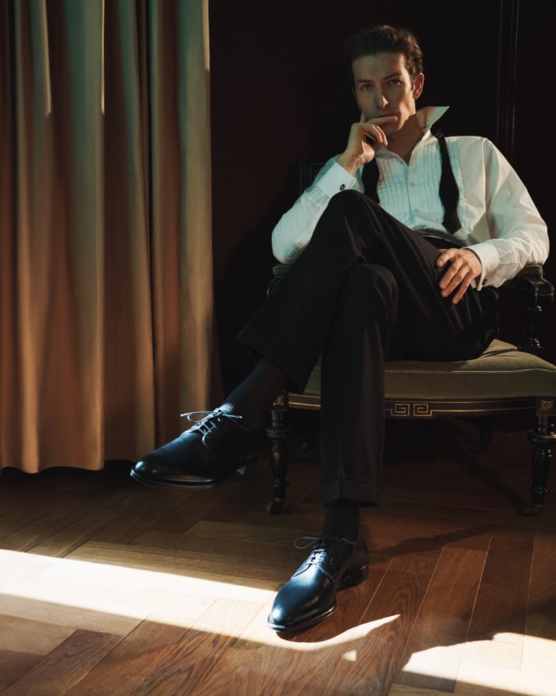 A study in detail: Oli Lacey's impeccably polished shoes mirror the Dunhill standard of sophistication for the festive season. » Dunhill Festive 2023 Ad: Blending Heritage with Modern Grace A study in detail: Oli Lacey's impeccably polished shoes mirror the Dunhill standard of sophistication for the festive season.