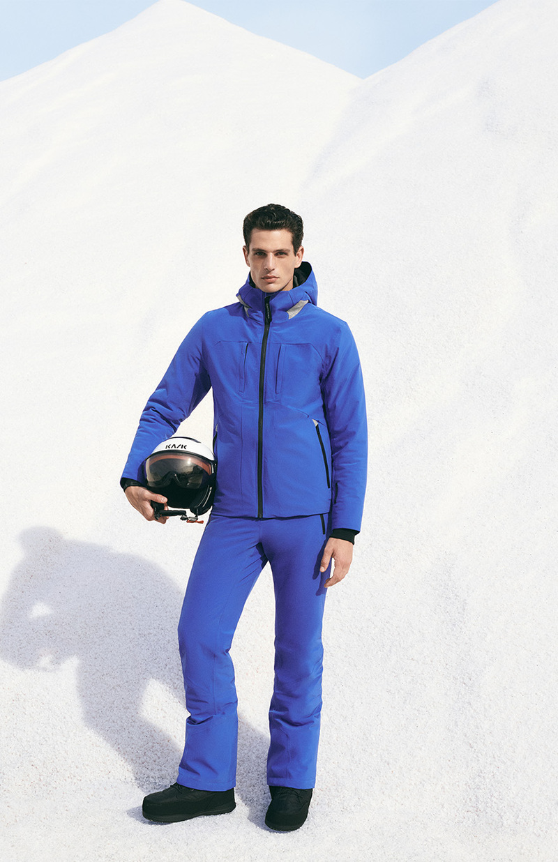 Pau Ramis stands out against the snow in a vibrant blue Capranea ski suit.