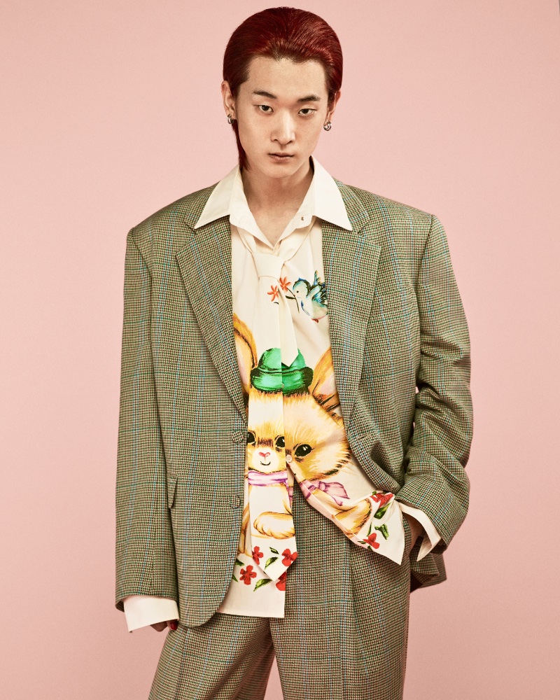 Sangmoon presents a fusion of classic and playful, donning a Harry Lambert for Zara Cutie Chaos houndstooth suit paired with a print shirt.