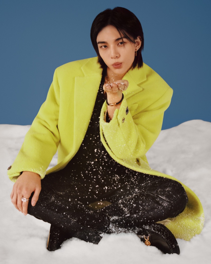 Hyunjin fronts Versace's holiday 2023 advertising campaign.