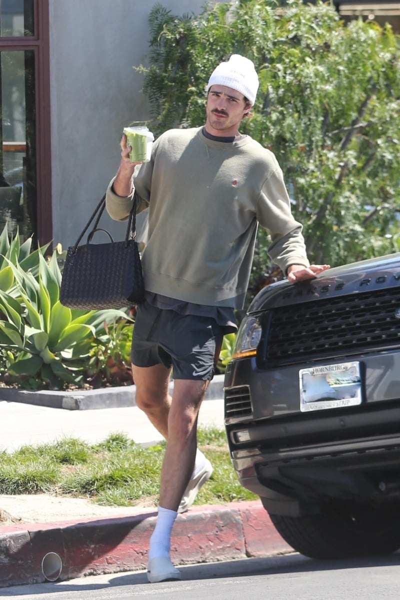 Jacob Elordi Bottega Veneta Andiamo Bag 2023 » Jacob Elordi: A Style Icon in the Making Jacob Elordi Bottega Veneta Andiamo Bag 2023
