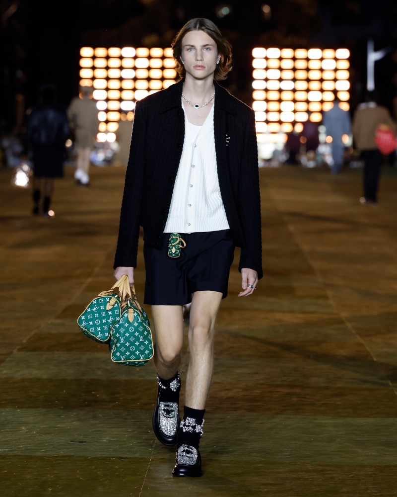 Louis Vuitton Spring Summer 2024 Formal Shorts Fashion Trend Men » Men's Spring 2024 Fashion Trends: From Minimal to Soft Style Louis Vuitton Spring Summer 2024 Formal Shorts Fashion Trend Men