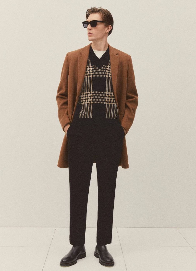 Model Finnlay Davis dons a long recycled coat by Mango. » Mango Showcases Autumn Elegance & Smart Layers Model Finnlay Davis dons a long recycled coat by Mango.